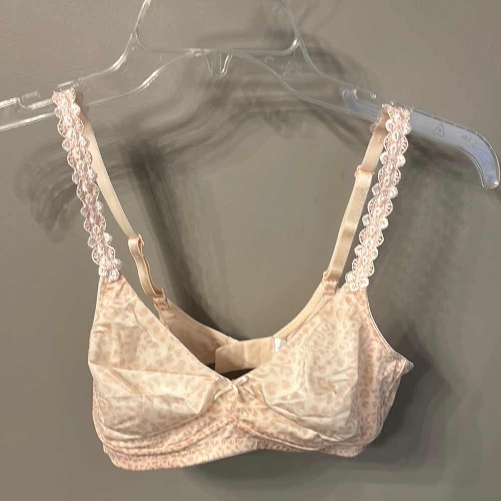 Cream Lace Full-Coverage Bra with Decorative Straps